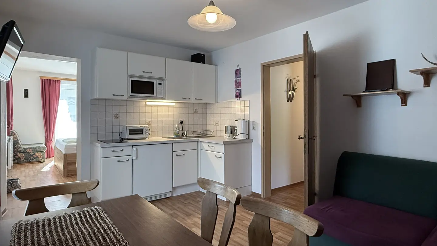 Sanierte 2 Zimmer Wohnung mit Balkon und Bergblick
