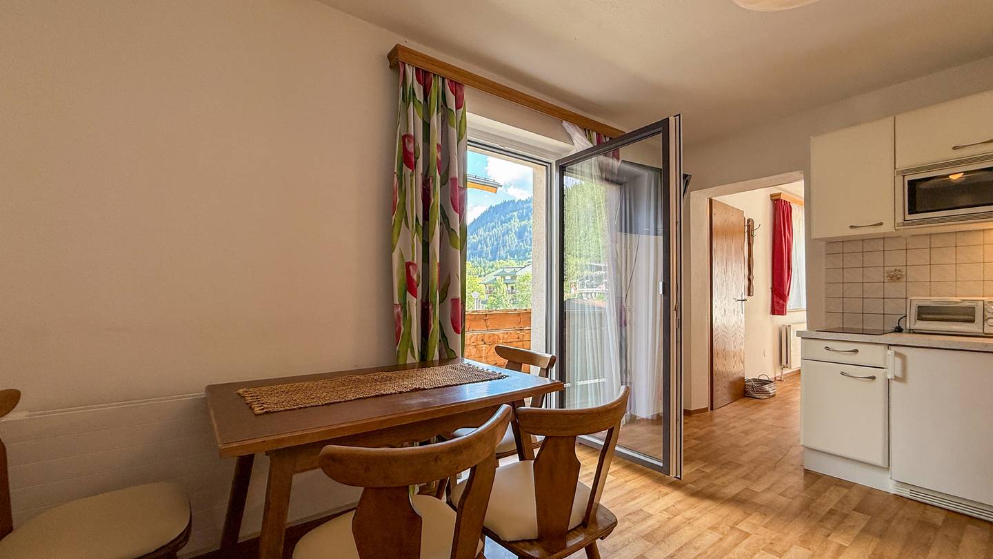 Sanierte 2 Zimmer Wohnung mit Balkon und Bergblick