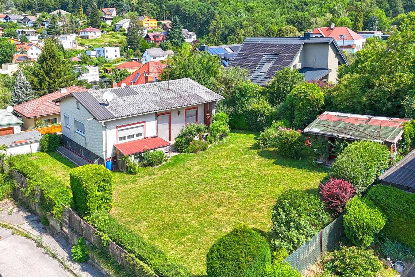 Einfamilienhaus mit Garten und Terrasse in sonniger Südostausrichtung