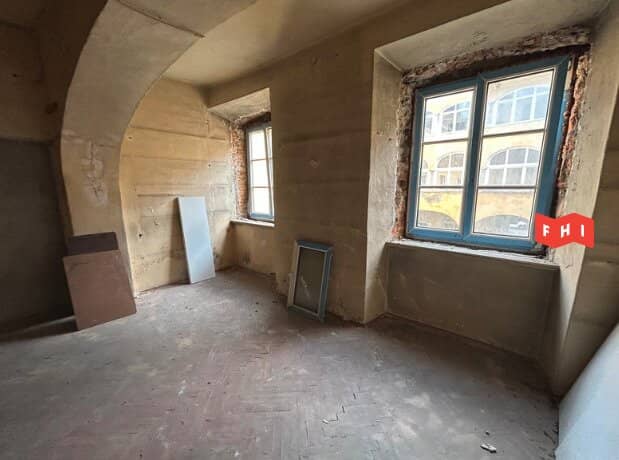 Rohbau Juwel im Palais Ursenbeck + Dachbodenanteil