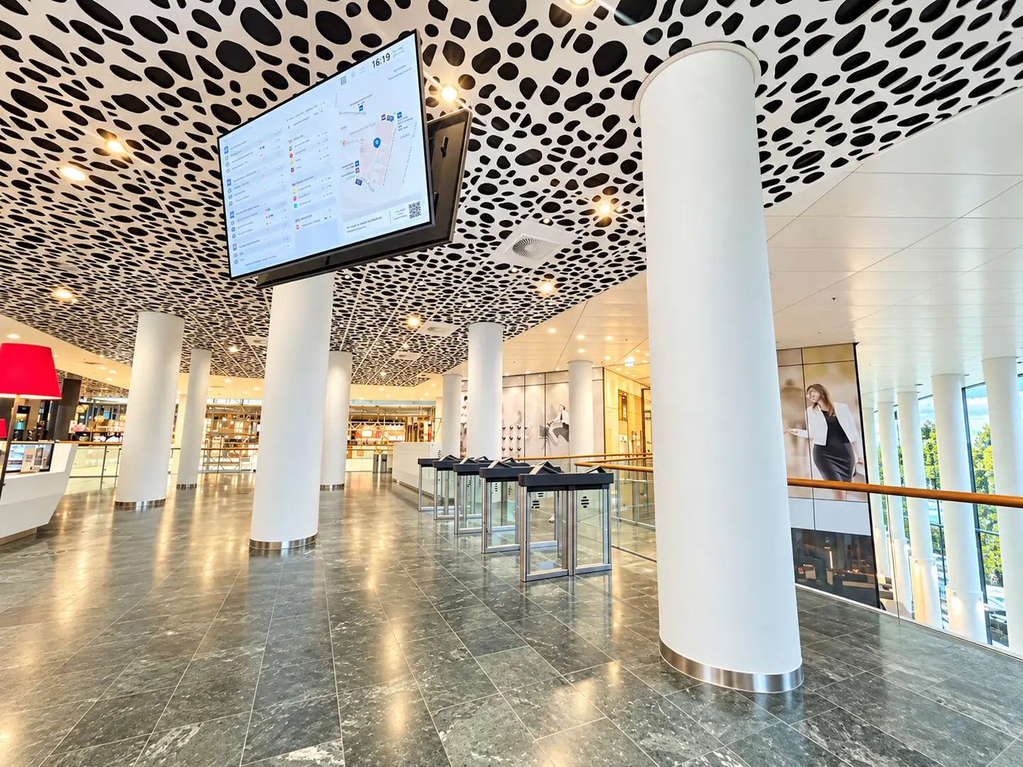 Office space with panoramic views and 24h service in Twin Tower