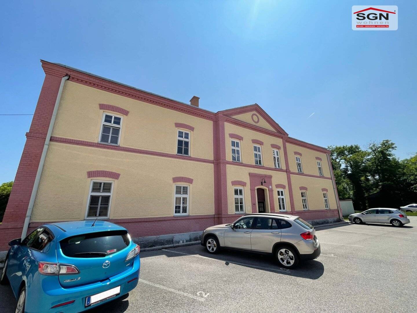 Renovated period apartment with garden in quiet location