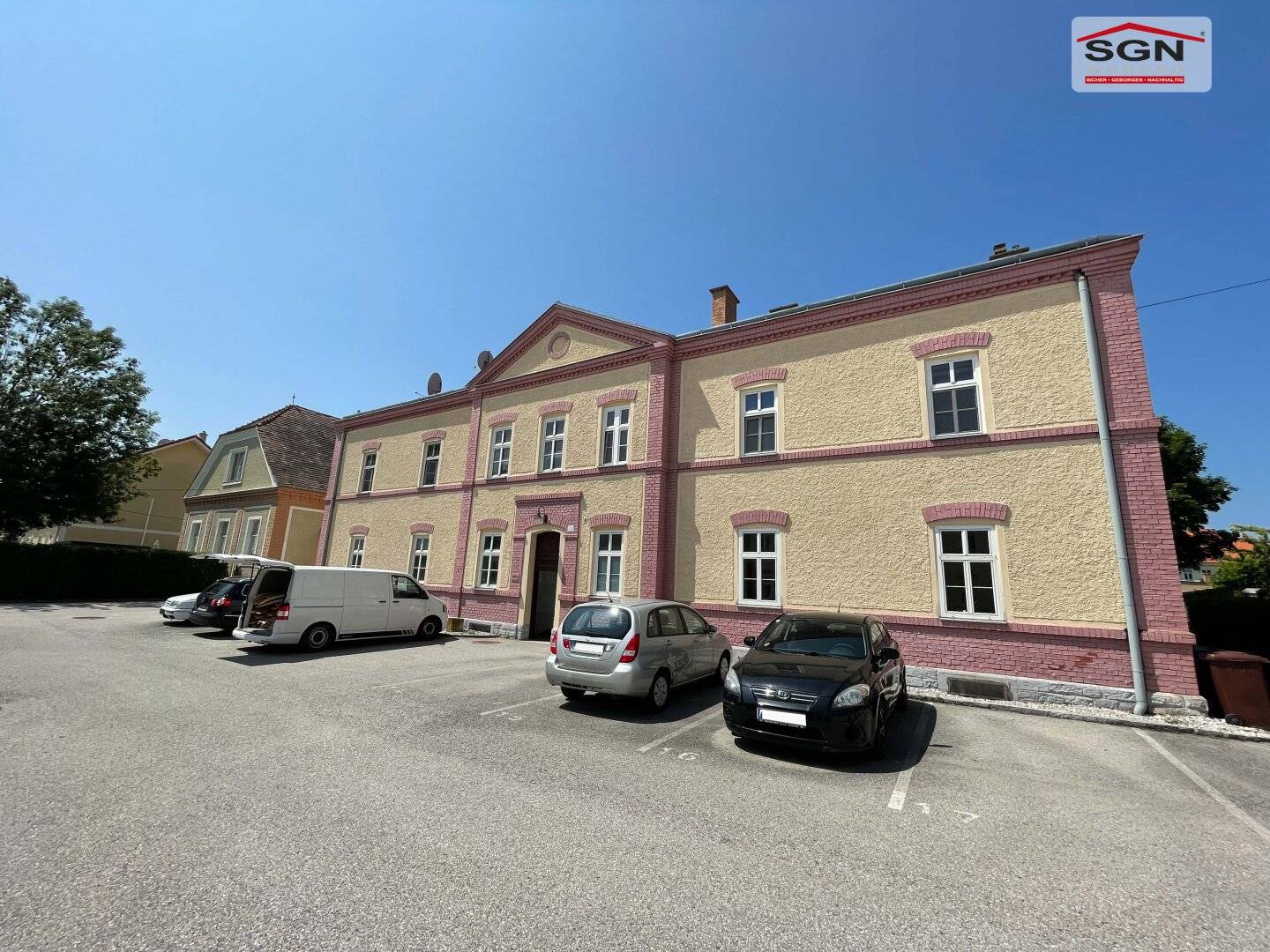 Charming period apartment with generous room proportions