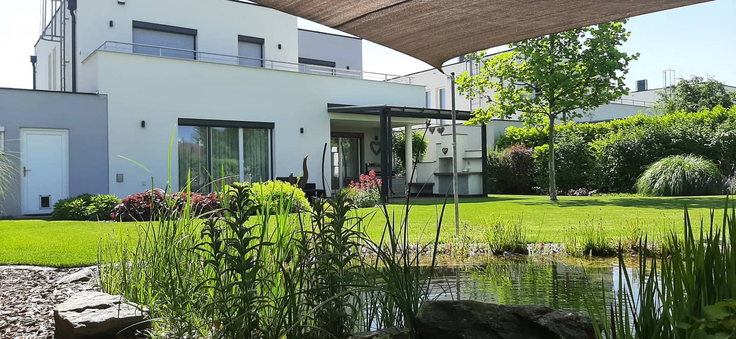 Helles Niedrigenergiehaus mit Garten und Garage
