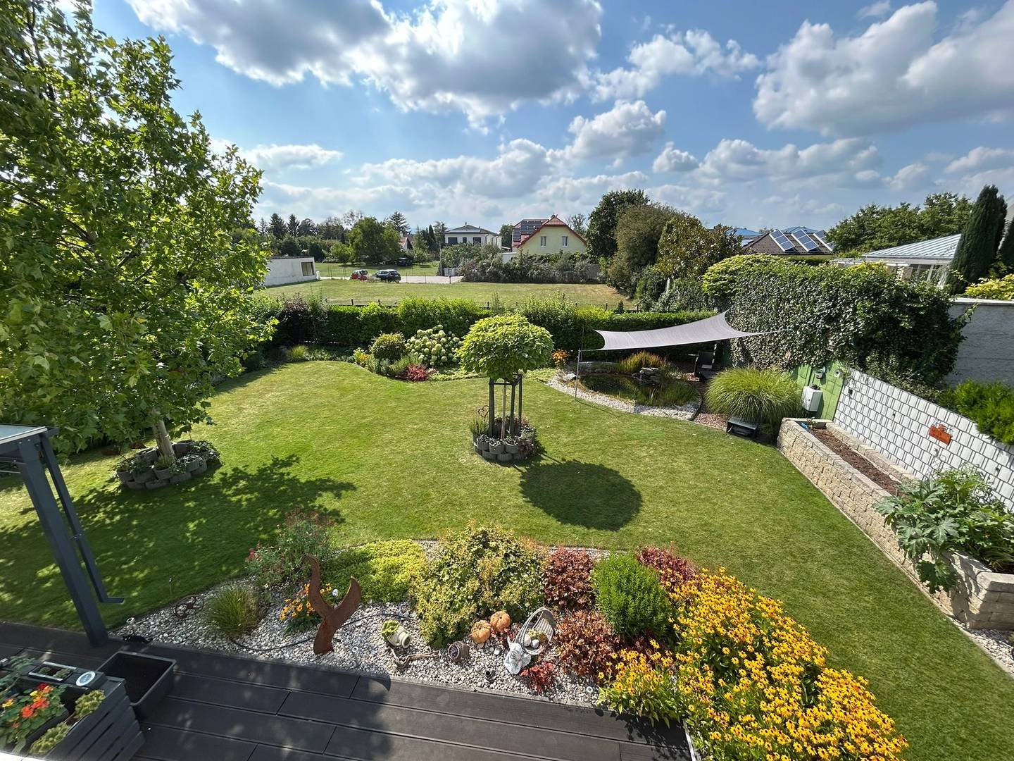 Helles Niedrigenergiehaus mit Garten und Garage
