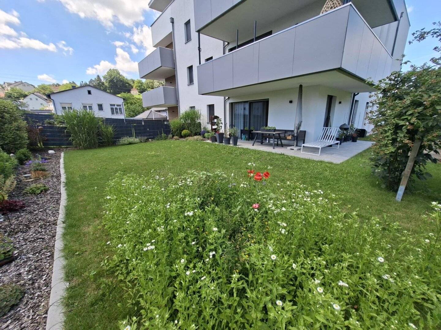 Modern garden apartment with terrace and private garden