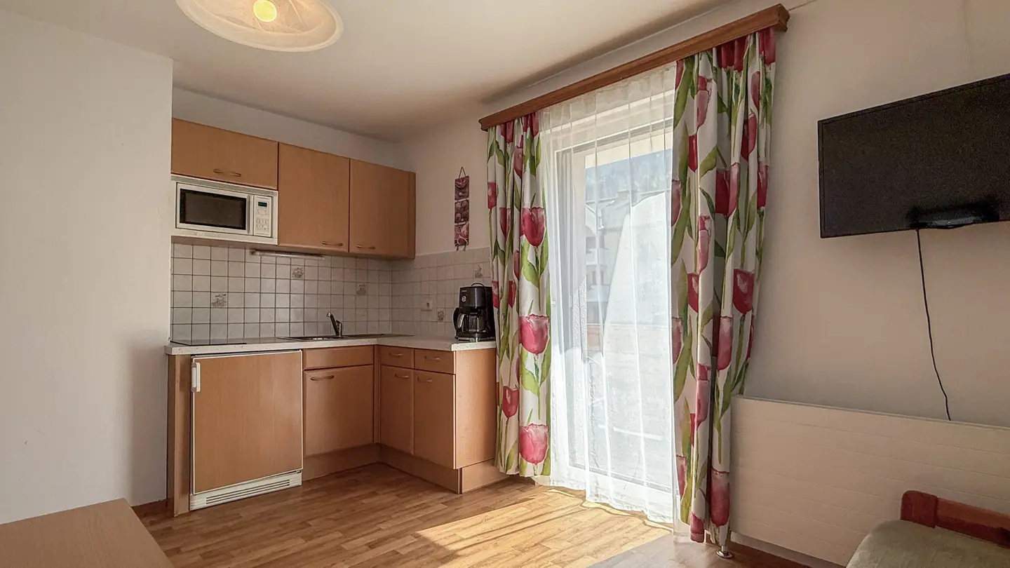 Saniertes Penthouse mit Balkon und Bergblick