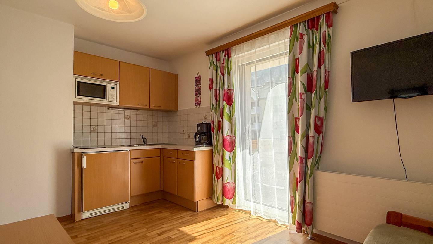 Saniertes Penthouse mit Balkon und Bergblick