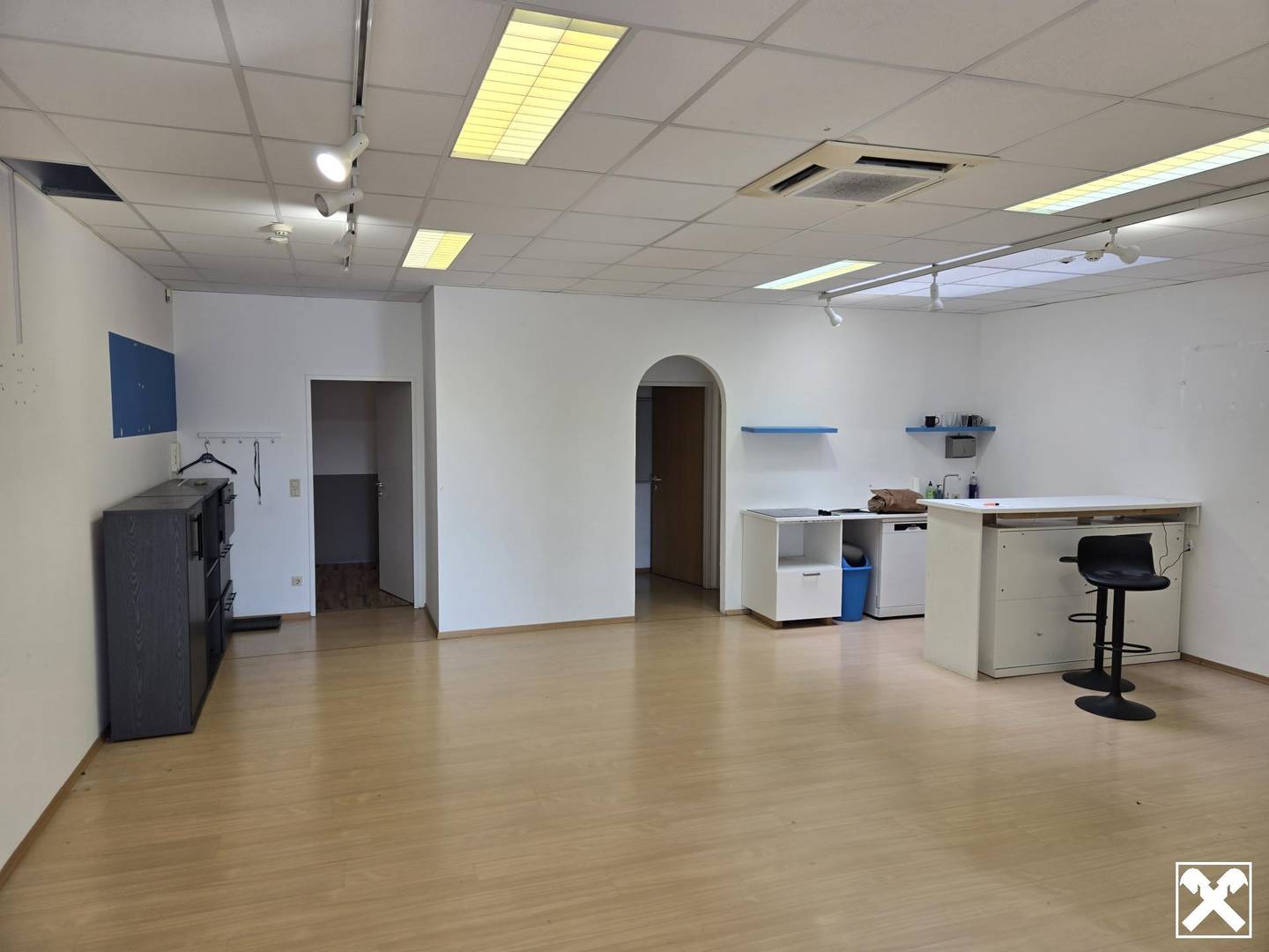 Commercial spaces with west terrace in EK West