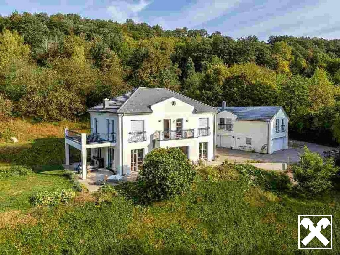 Einfamilienhaus mit Balkon und Terrasse in ruhiger Aussichtslage