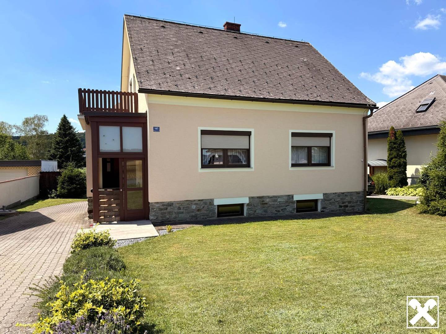 Einfamilienhaus mit Terrasse und großem Garten