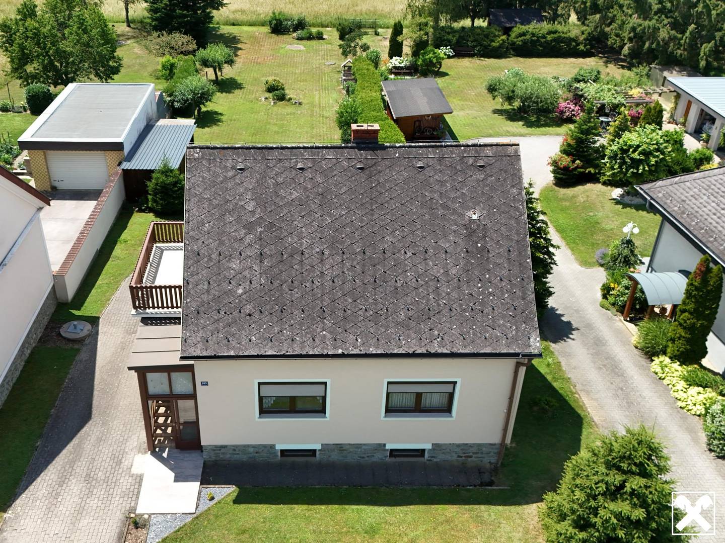 Einfamilienhaus mit Terrasse und großem Garten