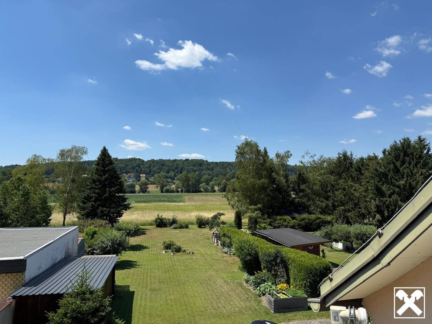 Einfamilienhaus mit Terrasse und großem Garten