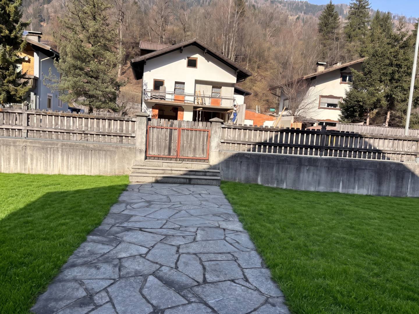 Einfamilienhaus mit Garten und Garage in ruhiger Lage