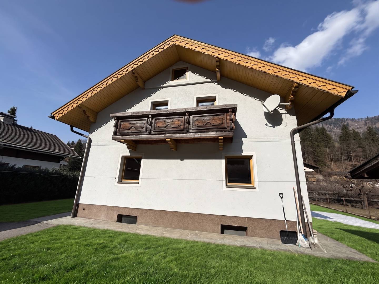 Einfamilienhaus mit Garten und Garage in ruhiger Lage