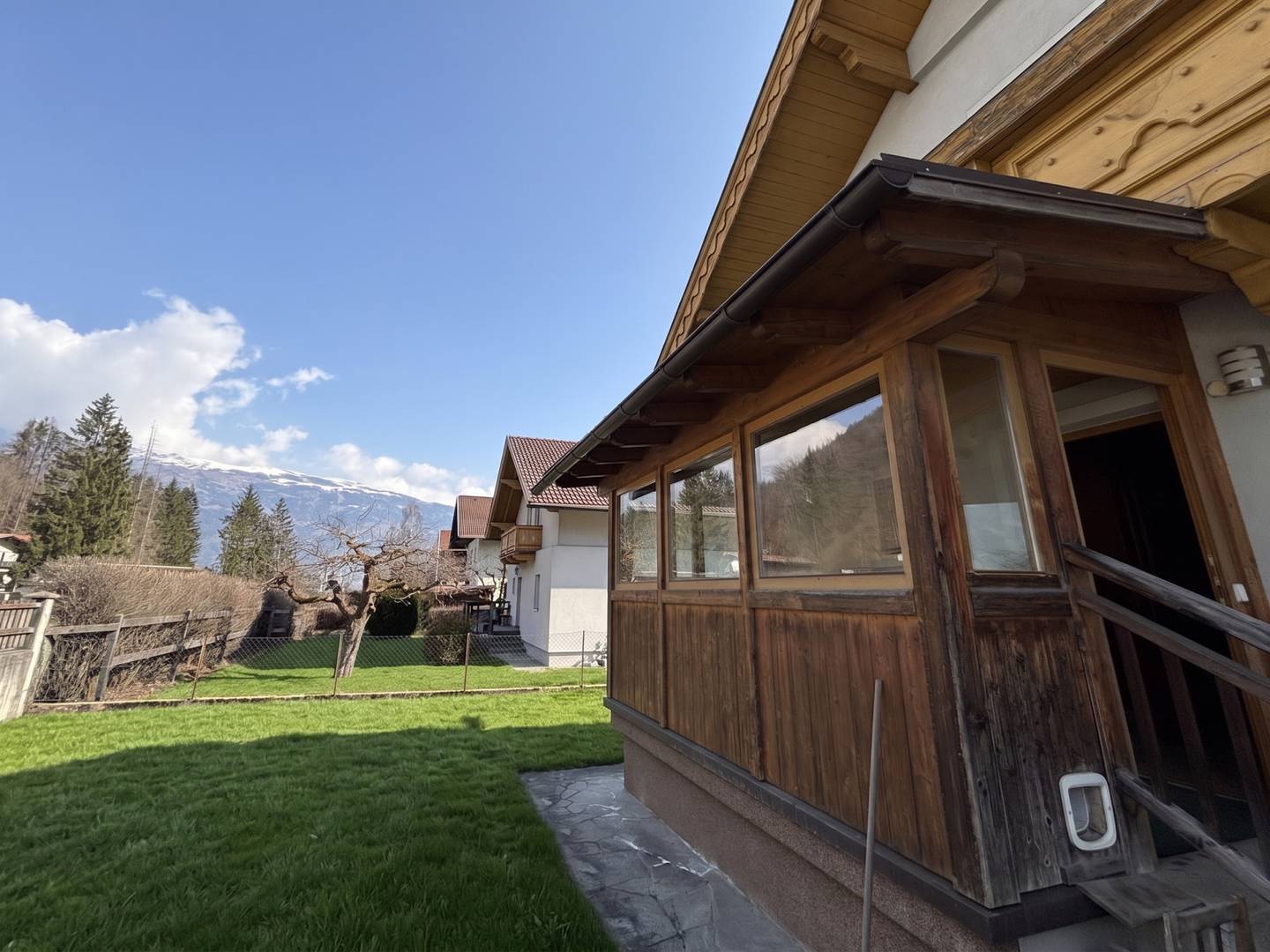 Einfamilienhaus mit Garten und Garage in ruhiger Lage