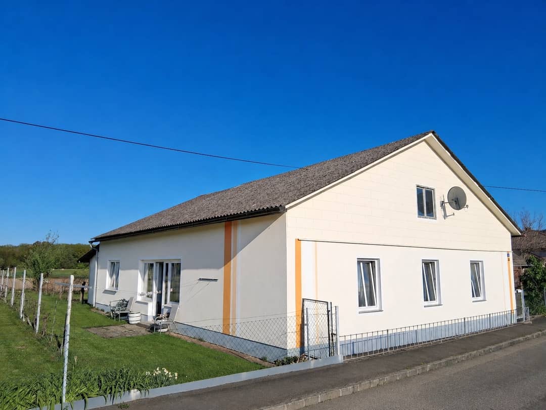 Bauernhaus mit Terrasse und Weingartenblick