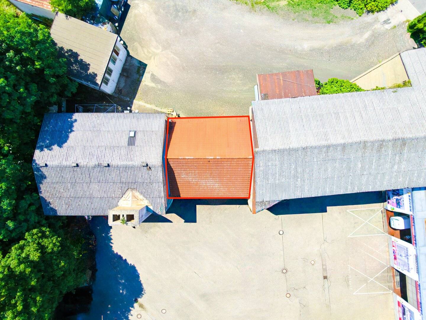 Flexible storage space in convenient west location