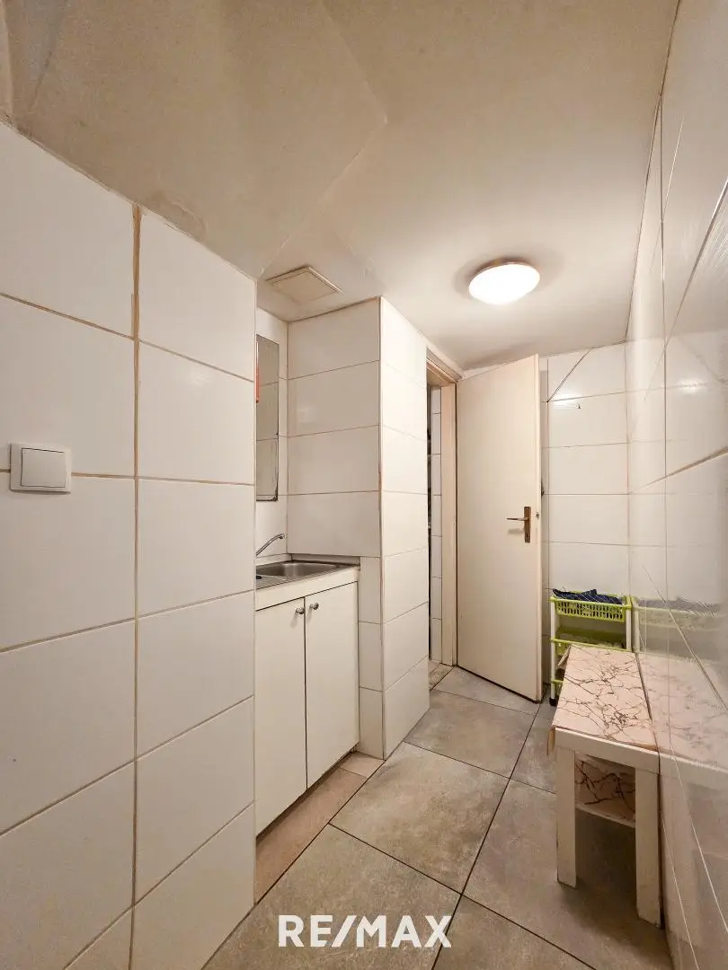 Freshly renovated apartment delivered vacant