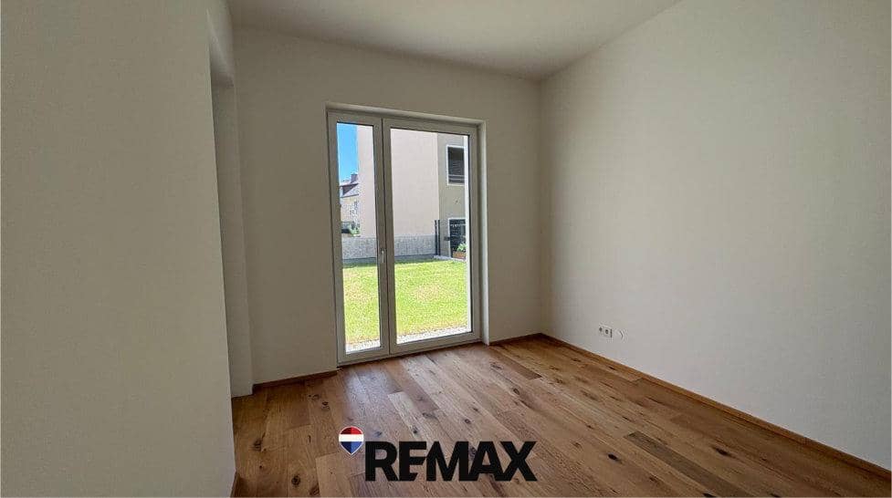 Barrier-Free Ground Floor Apartment with Private Garden and Loggia