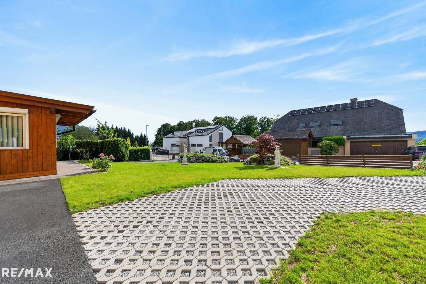 Einfamilienhaus mit Wintergarten und Balkonen in sonniger Bestlage