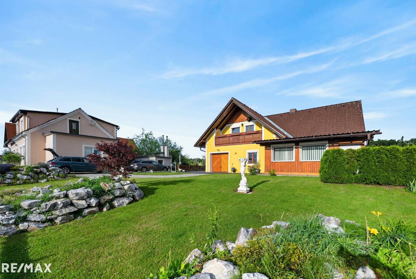 Einfamilienhaus mit Wintergarten und Balkonen in sonniger Bestlage