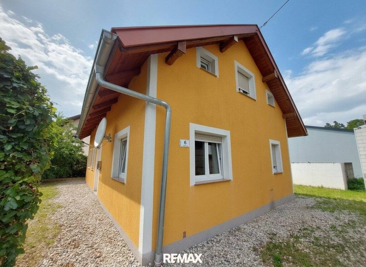 Einfamilienhaus mit Garten und saniertem Dach