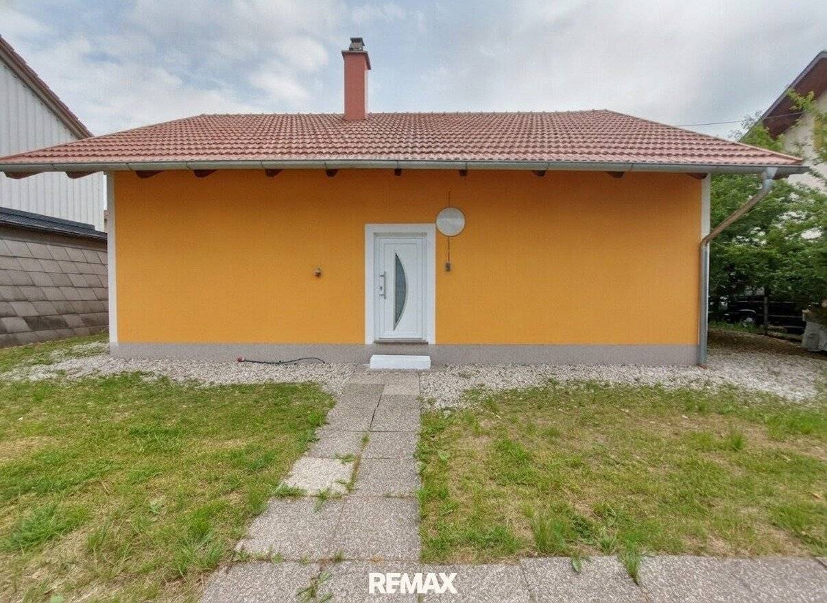 Einfamilienhaus mit Garten und saniertem Dach