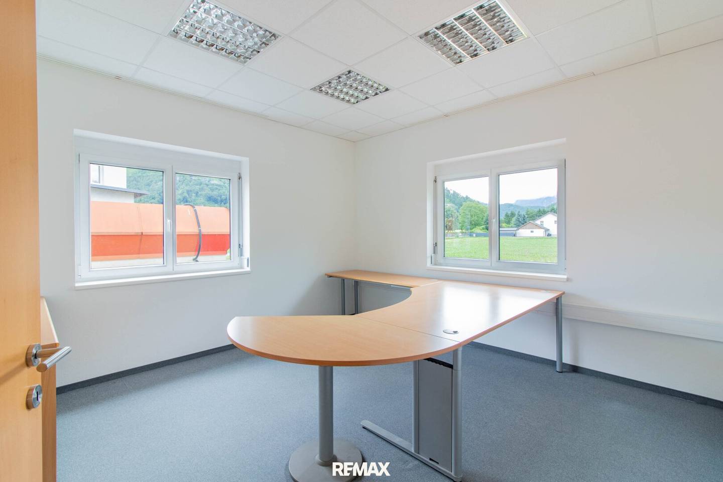 Office space in the centre with underfloor heating and parking
