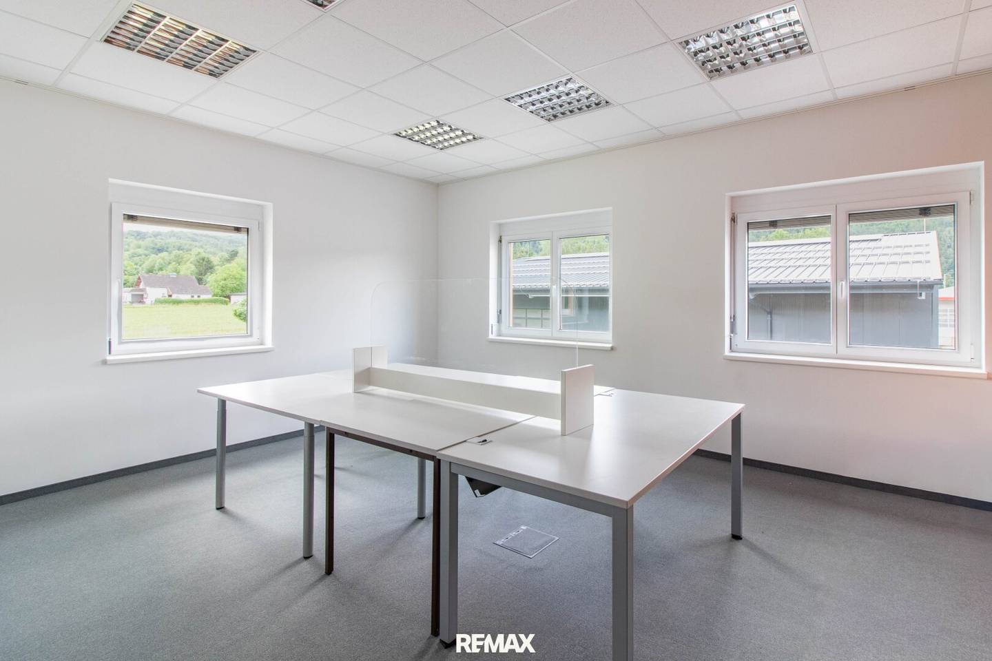 Office space in the centre with underfloor heating and parking