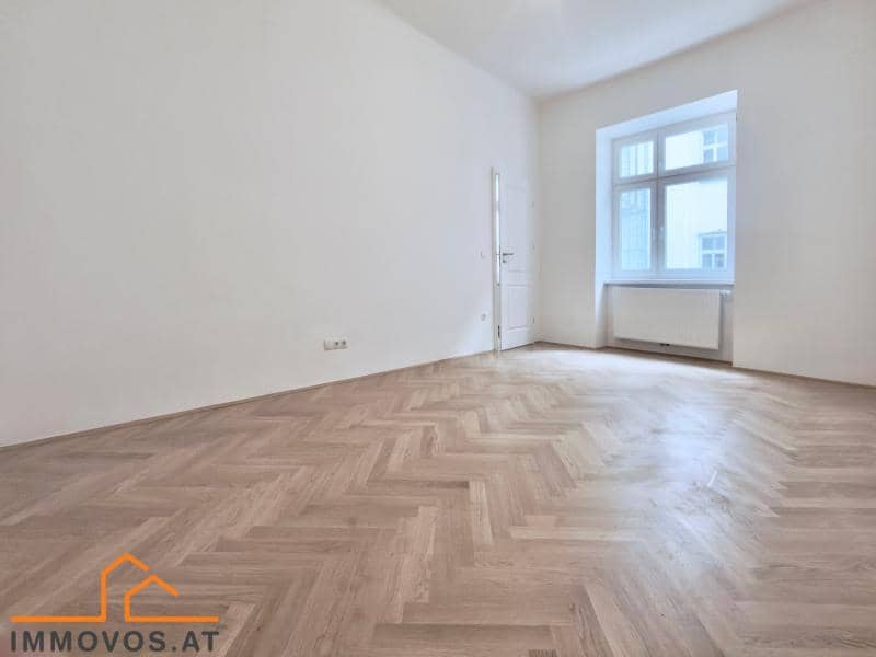 Renovated Altbau Apartment in Courtyard Location with Elevator