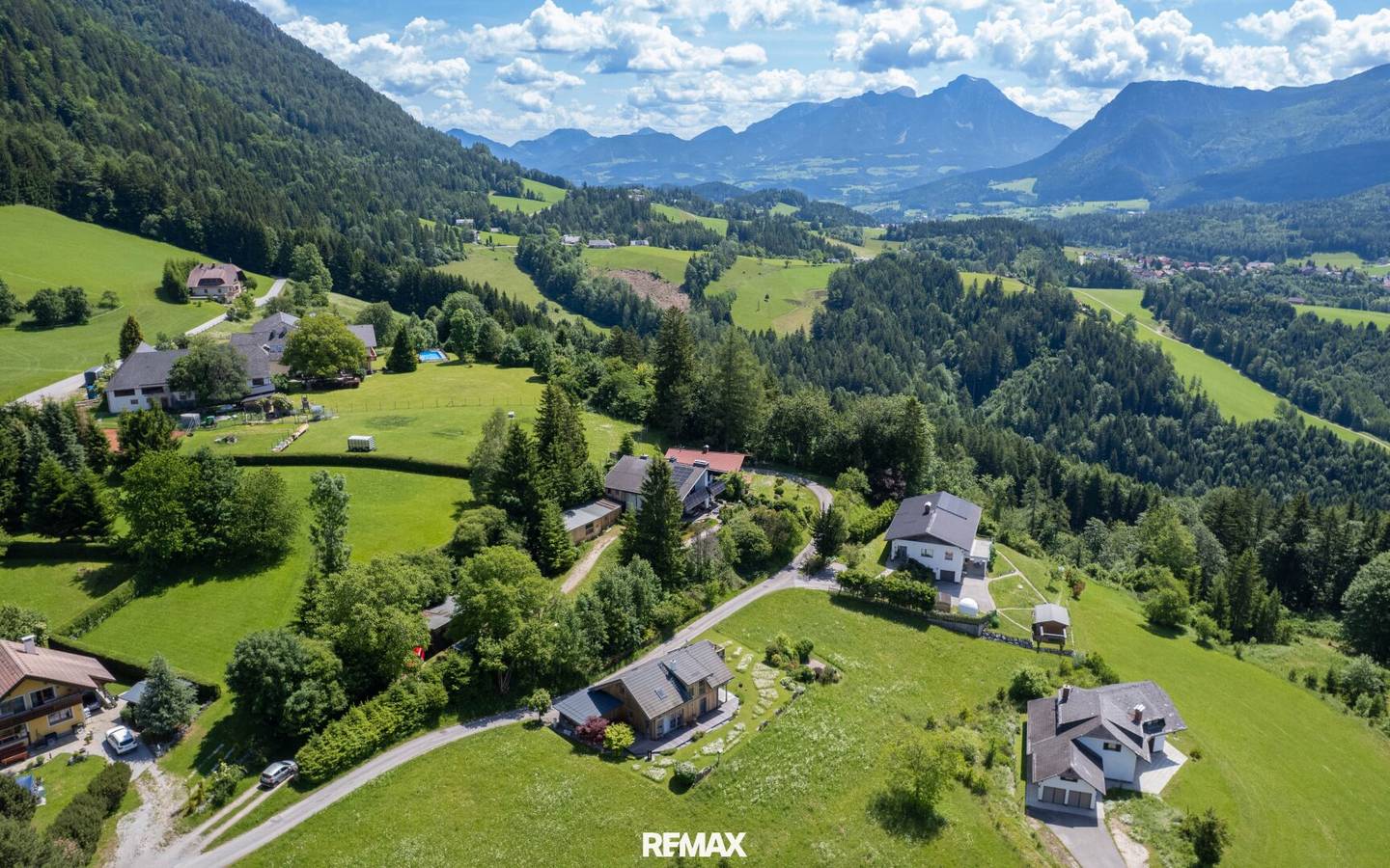 Einfamilienhaus mit Bergblick und großem Grundstück