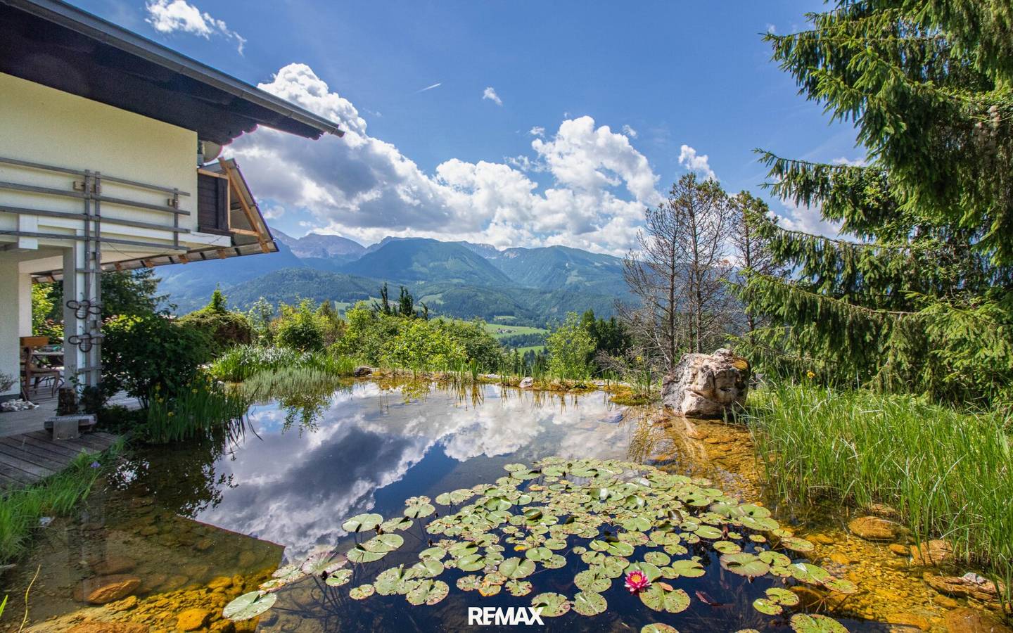 Einfamilienhaus mit Bergblick und großem Grundstück