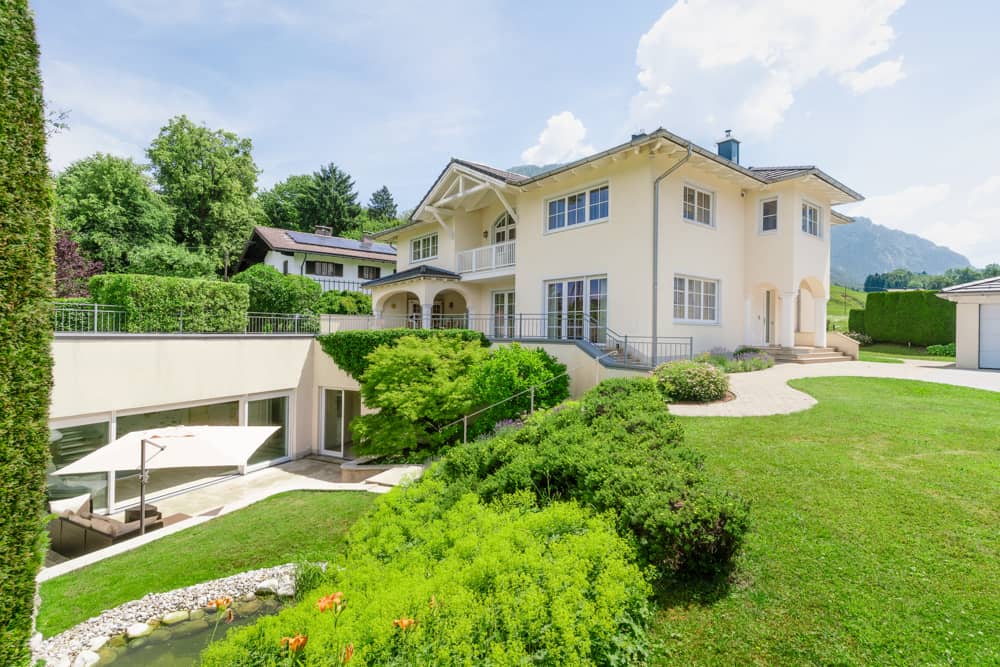 Villa mit Wellnessbereich Sauna und Garten in sonniger Lage
