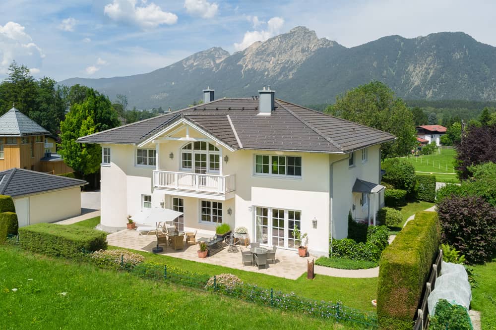 Villa mit Wellnessbereich Sauna und Garten in sonniger Lage