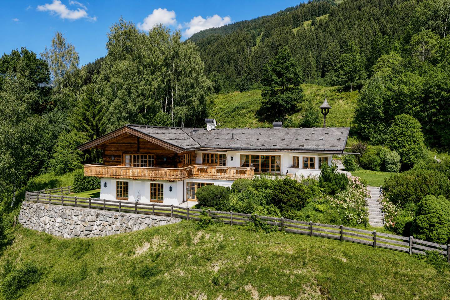 Charmantes Landhaus mit Bergblick und Wellnessbereich