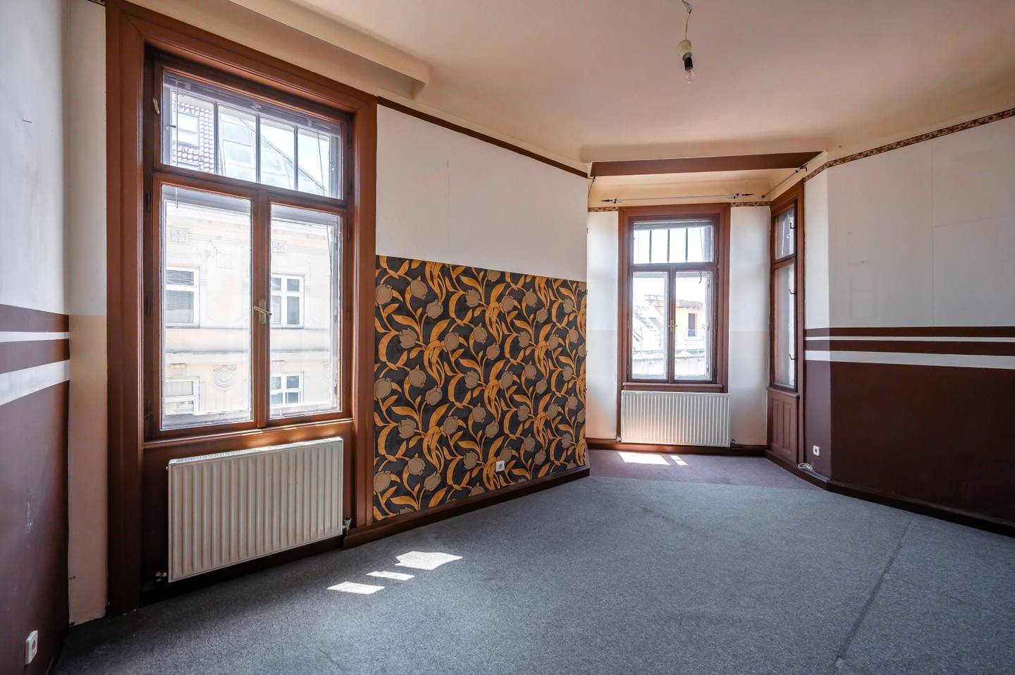 Altbauwohnung im 3. Stock mit Aufzug in zentraler Lage