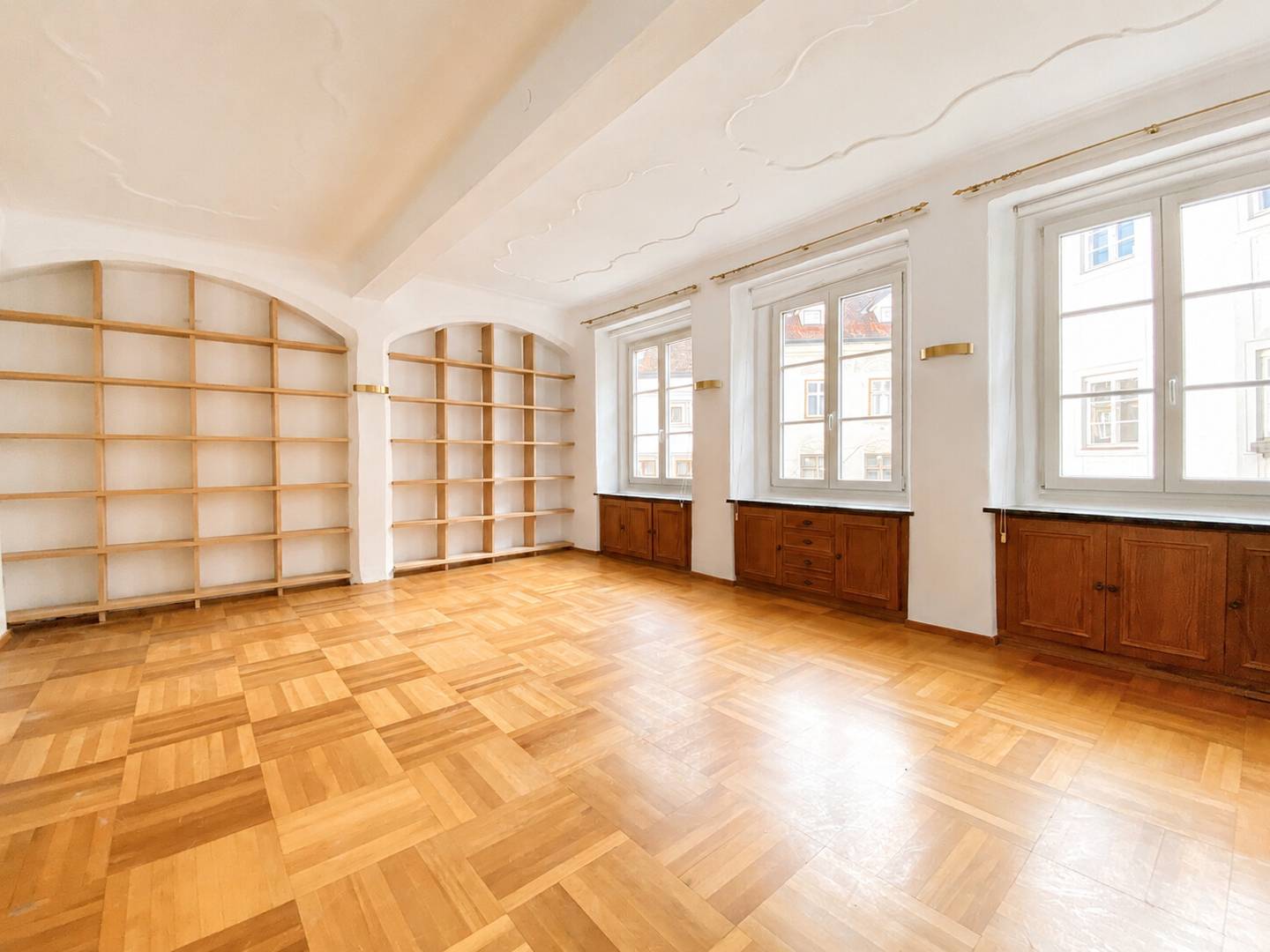 Stilvolle Altbauwohnung mit Parkett und Kachelofen