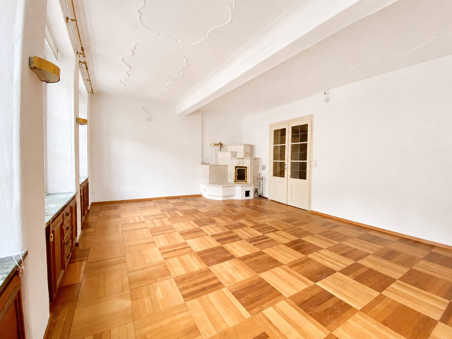 Stilvolle Altbauwohnung mit Parkett und Kachelofen