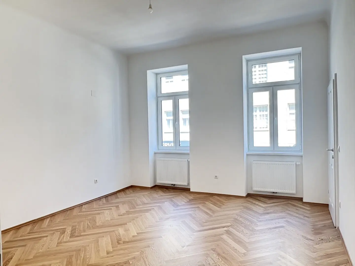 Altbauwohnung mit Balkonmöglichkeit in ruhiger Hoflage