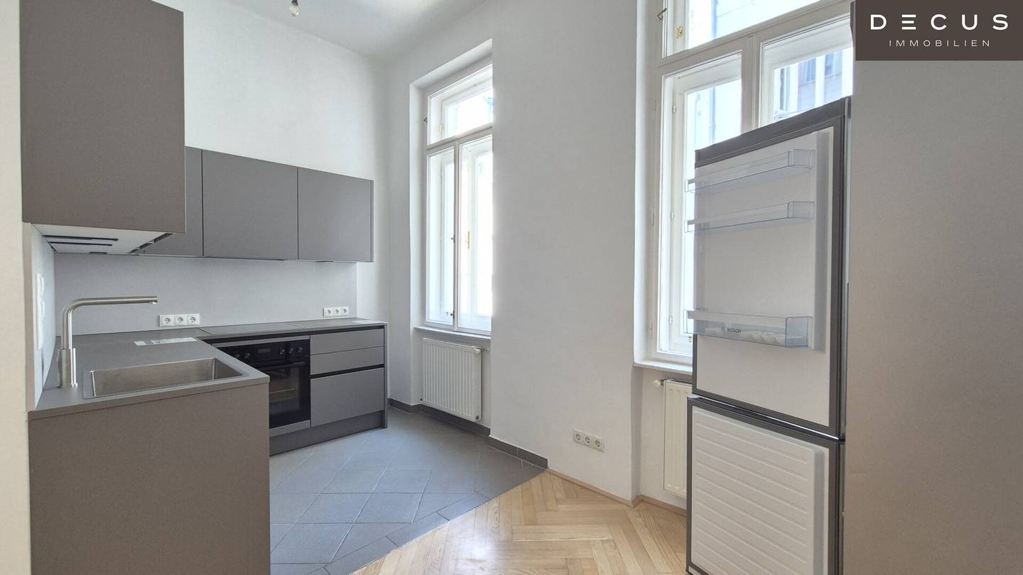 Bright period apartment with herringbone parquet in Neubau