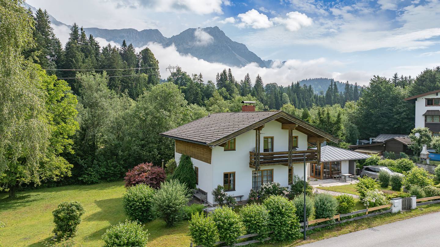 Charming Country House with Garden and Mountain View in Söll