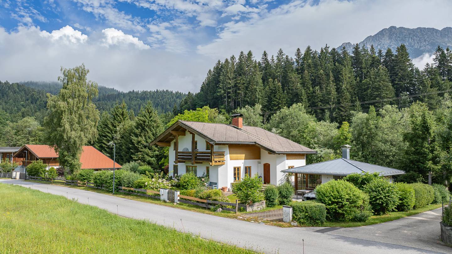 Charming Country House with Garden and Mountain View in Söll