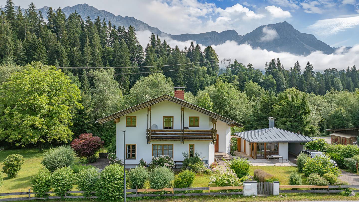 Charming Country House with Garden and Mountain View in Söll