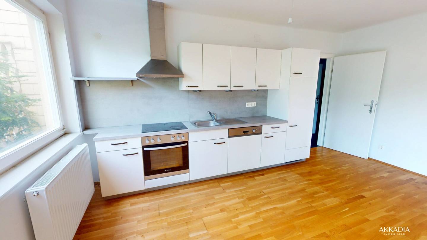 Helle Wohnung mit Parkett und Küche in Hietzing