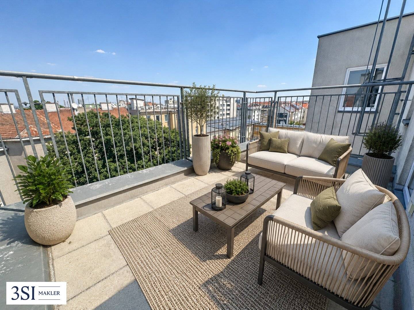 Bright penthouse apartment with spacious terrace and panoramic view