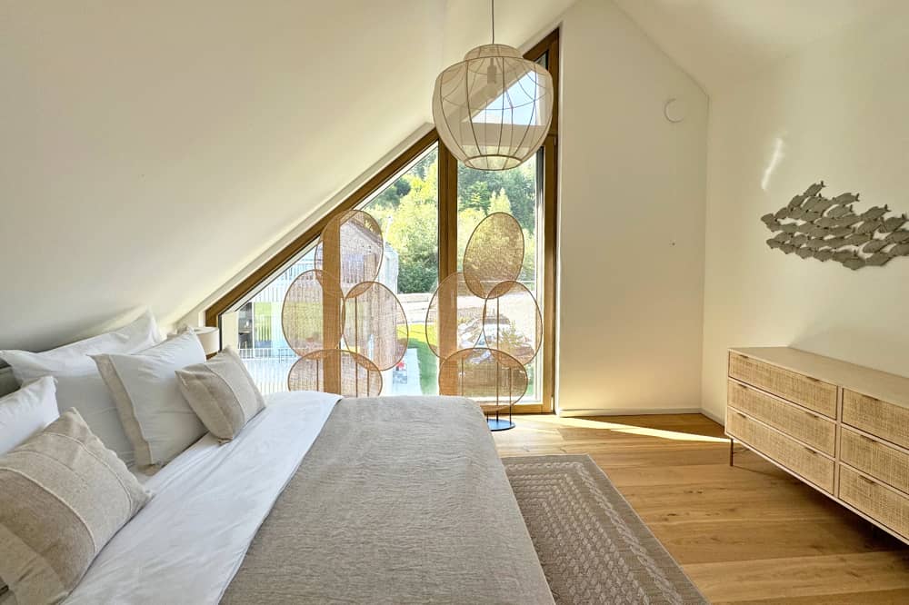 Dachgeschosswohnung mit Seeblick und privatem Seezugang