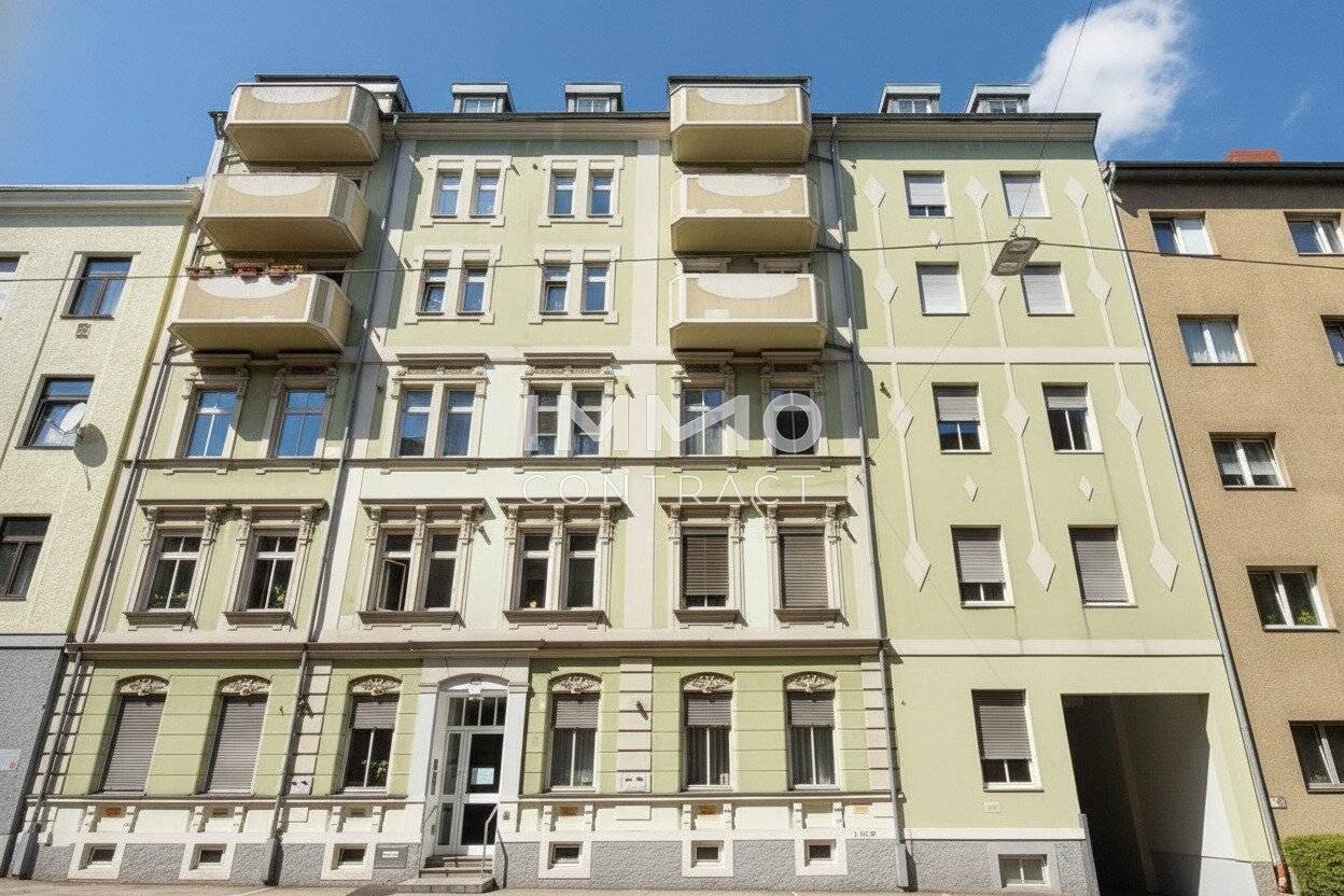 Hofseitige Altbauwohnung mit Parkett und Einbauküche
