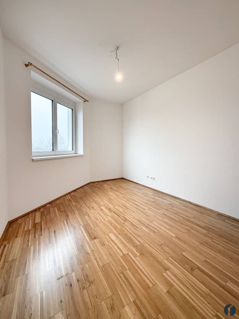 Bright apartment with balcony and open kitchen in central location