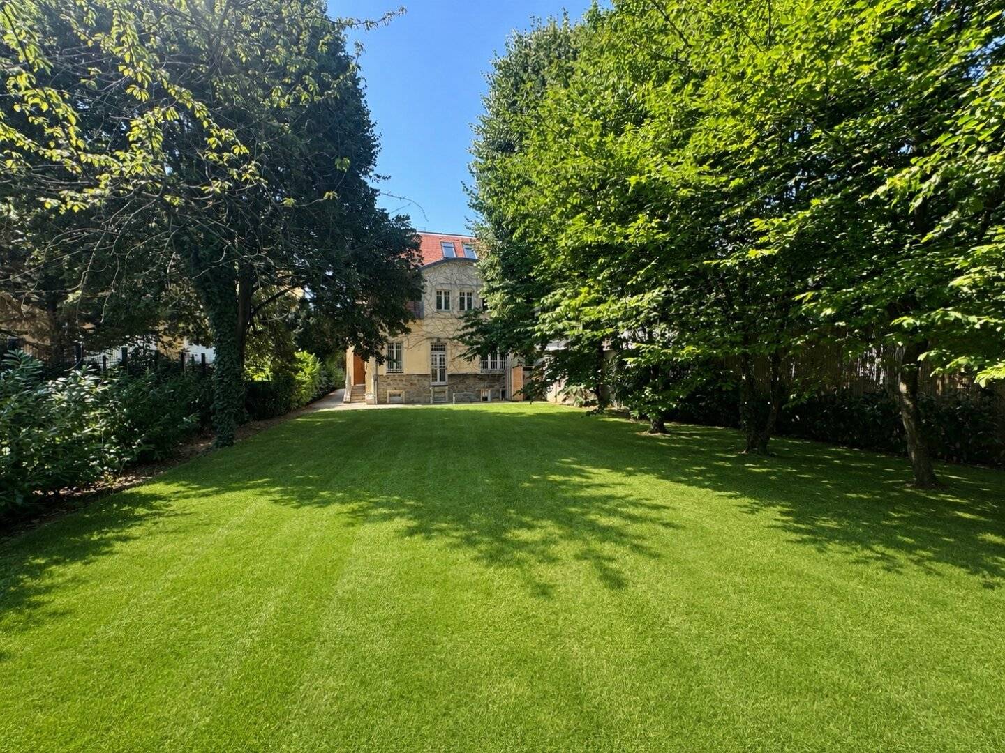 Generalsanierte Jahrhundertwendevilla mit Garten und Parkblick